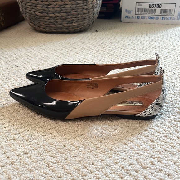 Halogen pointed-toe flats